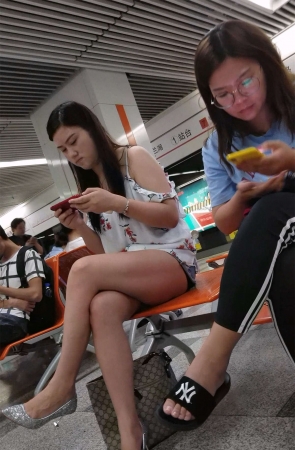 银白色高跟姑娘