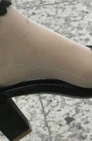 4k-候车室特写丝袜性感美女的凉高玉足