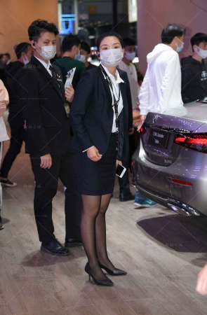 卖车的黑色丝美女