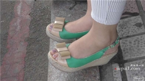 4k-等公交的绿色玉足坡高跟美少妇