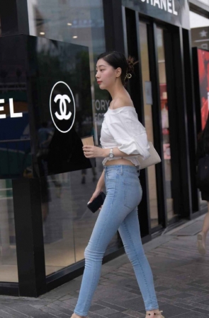 精选街拍作品 NO.1367 一只麋鹿摄影作品 – 高挑的紧牛美女[322P/340MB]