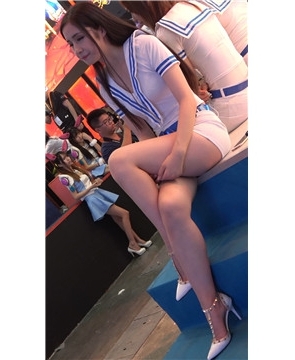 性感长腿高跟鞋雪白嫩腿美女姐姐。