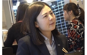 4k-餐厅用餐的制服高跟鞋街拍美足