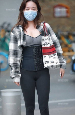 丰满黑色瑜伽裤