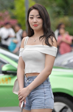 23521-8=73√热裤女生 14P