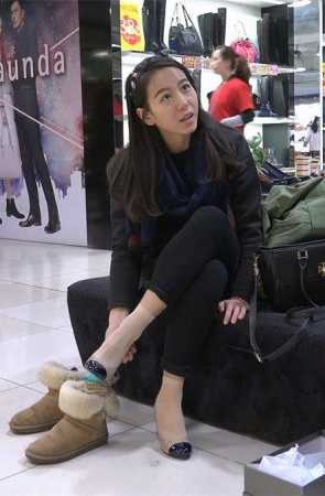 棉袜捂了一个冬季，又白又嫩