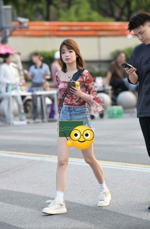 偶遇清凉短热牛小姐姐