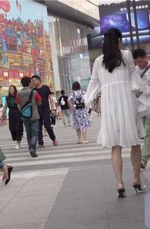 4K – 细尖嘴高跟白色连衣裙骨感美女 [1.15 GB/avi]