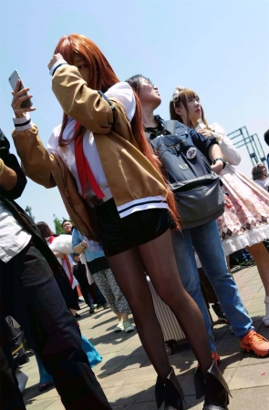 可爱黑丝萌妹子长发及腰