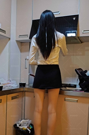 4-肉丝凉高化身厨娘手机4K7min 10P