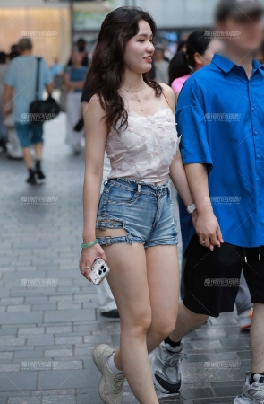 牛仔热裤女友