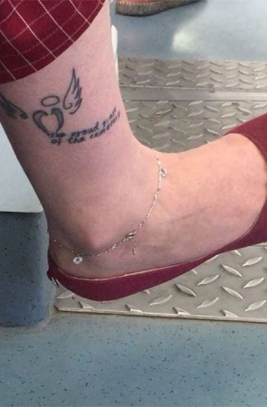 腿型极好的红高美腿MM