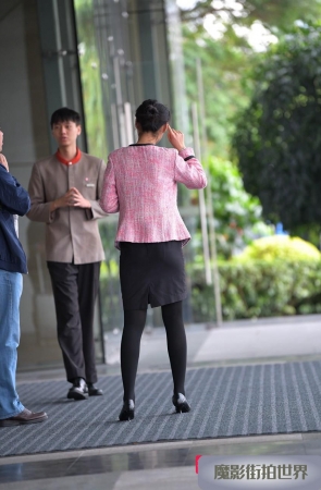 酒店门面的职工黑丝美眉第二波3A1345[670M]