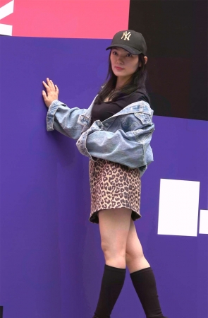 时尚豹纹群美丽大方美腿美女