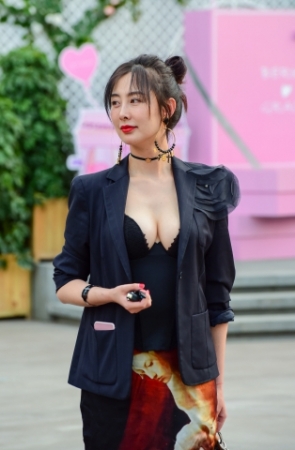 明星范十足的气质女