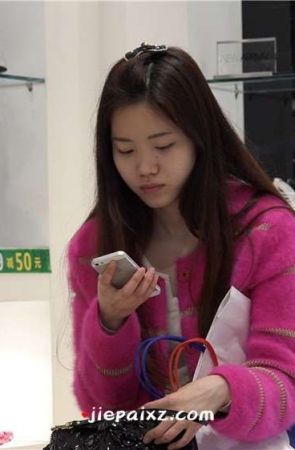 身材高挑苗条，一双玉足也不差 [3.48 GB/MP4]