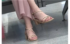 令人心动的玉足美女 3