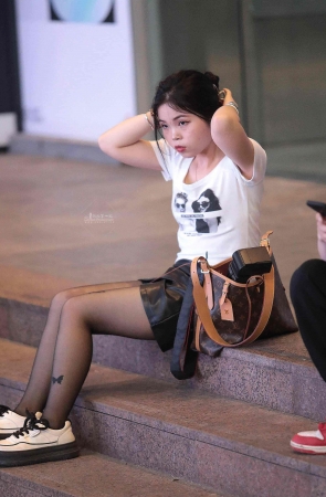 街拍黑丝妹子-13P