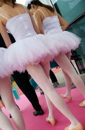4k超清，街拍三位性感的芭蕾舞裙美女