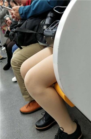 4k-笑容甜美的丝袜美腿气质美女