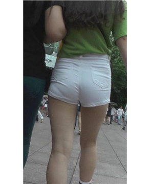 圆臀白紧热裤小肥妞 [542 MB]