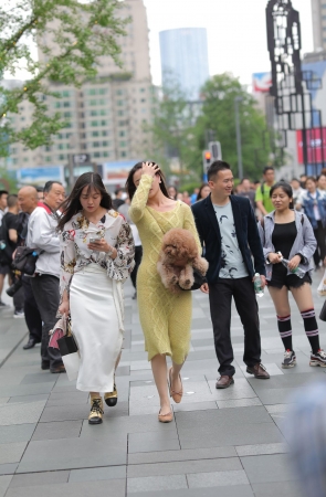 连体包臀长裙妹子