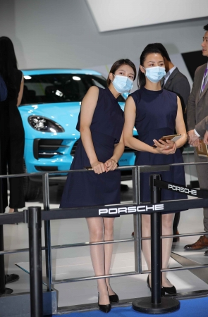 保时捷礼宾大使肉 丝街拍美腿