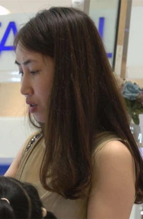 化妆柜漂亮长裙少妇凉鞋透明短肉丝