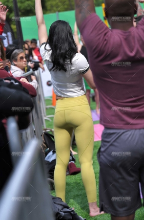 狮城旅拍-紧身裤美女