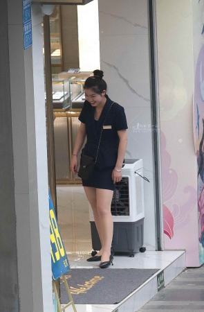 诱惑肉丝街拍高跟OL