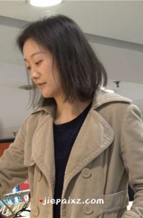 4K – 朴素的短发少F鞋店试鞋 [2.98 GB/MP4]