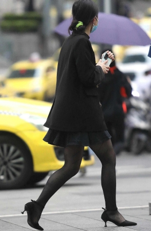 街拍黑丝高跟shaofu