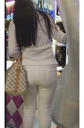 白裤紧身长发小妹