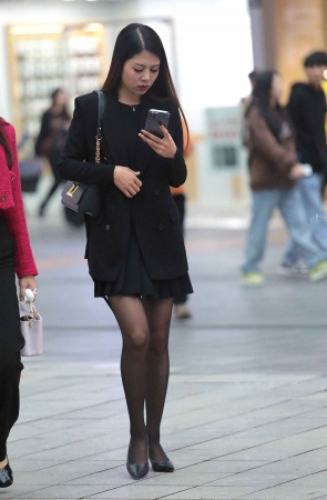 黑丝高跟街拍少妇-15P