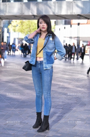 漂亮性感的牛仔美女