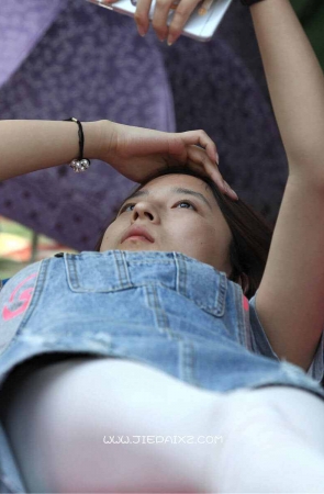 长发美女的透明短丝