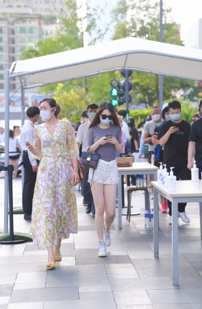 白热裤，大白腿女孩~