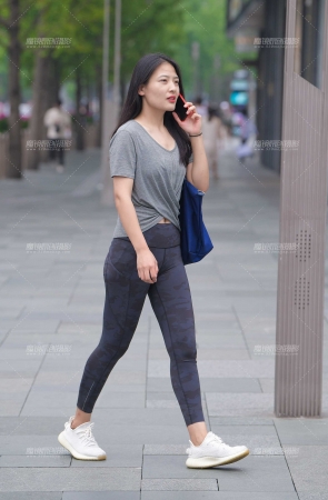 迷彩瑜伽裤美女