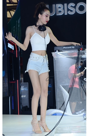 DJ小姐姐(28P)[201M/JPG]