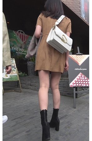 漂亮的黑靴气质MM[838M/MP4]