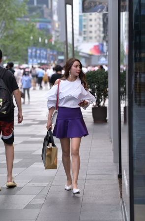 紫短裙的肉丝小姐姐