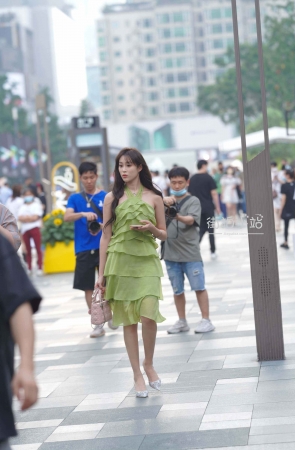 绿色裙女神，清新淡雅