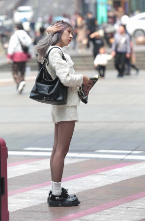 诱惑街拍丝袜妹子-13P