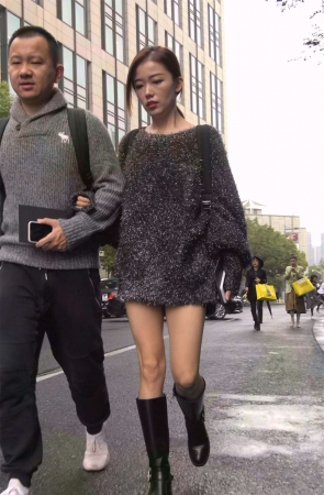 气质高雅的美腿高颜值美女