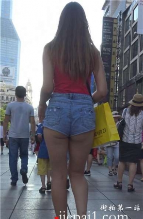 4k-街拍红背心高腰短牛仔热裤美臀美女 [1.45 GB]