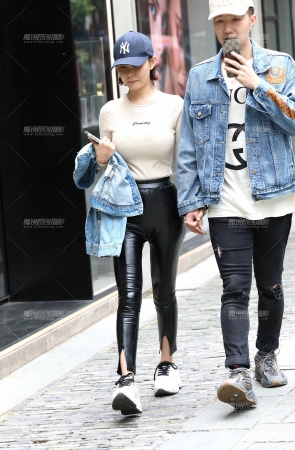 性感紧身皮裤美女