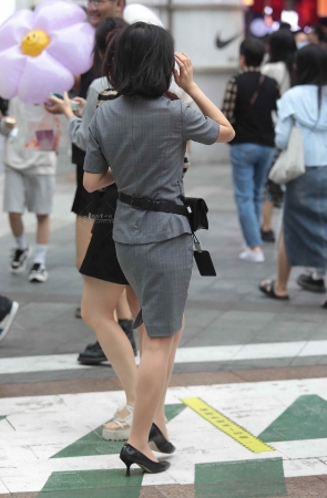 诱惑街拍肉丝高跟OL