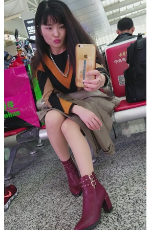 爱自拍的小姐姐