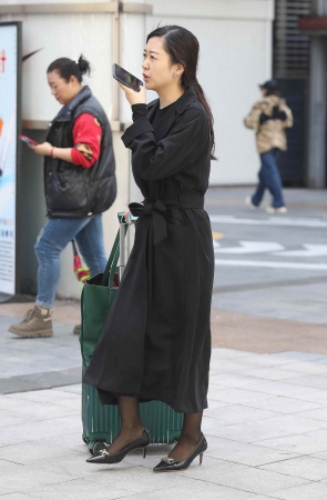 黑丝街拍高跟shaofu