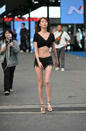 241118-61=48√骨感大长腿小姐姐 7P